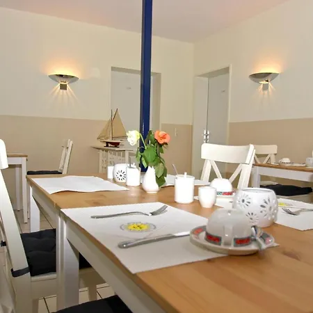 F-1010 Strandhaus Moenchgut Dz 25 Garten, Strandnah, Inkl Fruehstueck *